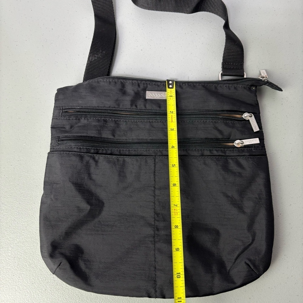 Baggallini Black Nylon Crossbody Purse Shoulder Strap Zip Closure - Picture 2 of 13